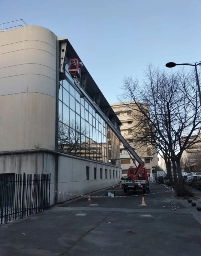 Intervention technique de nettoyage en hauteur – Hôpital de la Conception