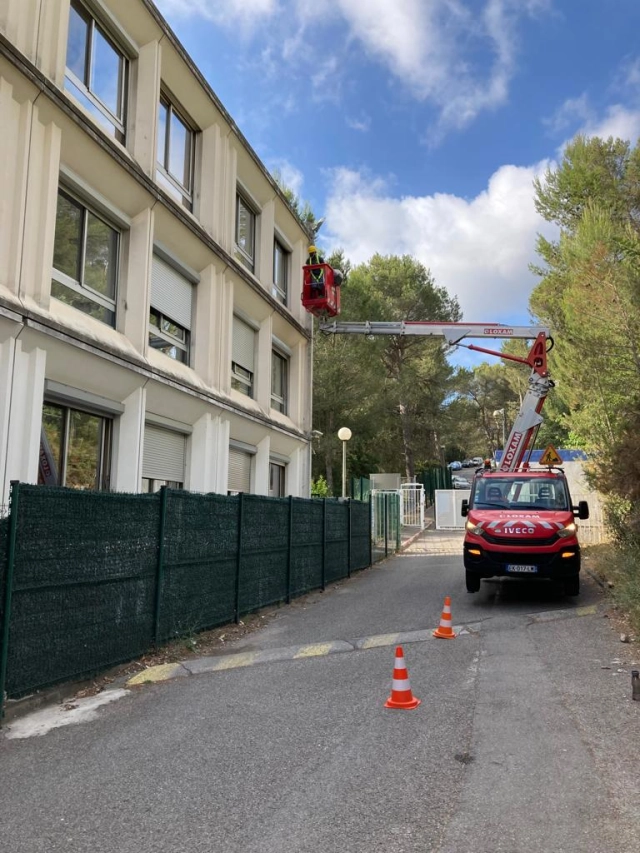 Intervention nettoyage de vitres sur nacelle VL