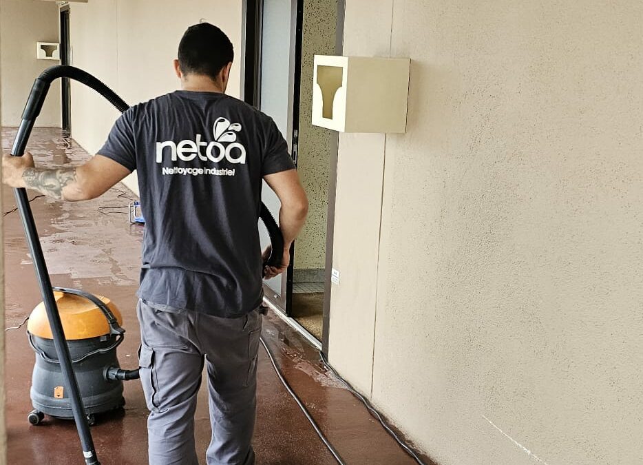 Brossage des coursives d’une copropriété de 18 bâtiments aux Pennes-Mirabeau